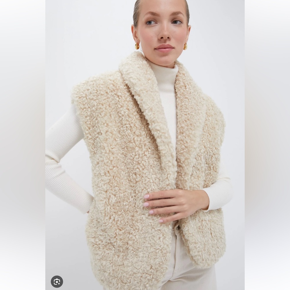 Tuckernuck Cream Aspen Sherpa Vest with Plush Texture and Wide Collar